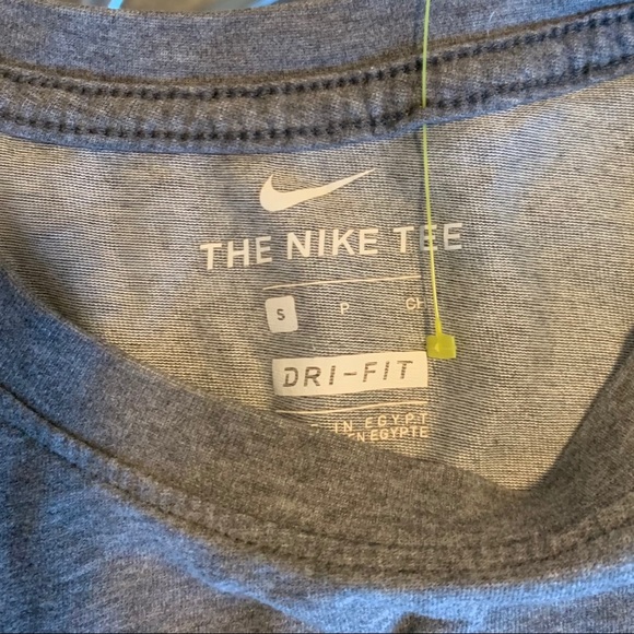 T-Shirt - Picture 3 of 3